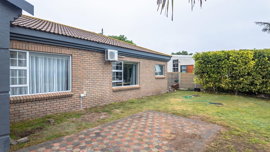 3 Bedroom Property for Sale in Fraaiuitsig Western Cape